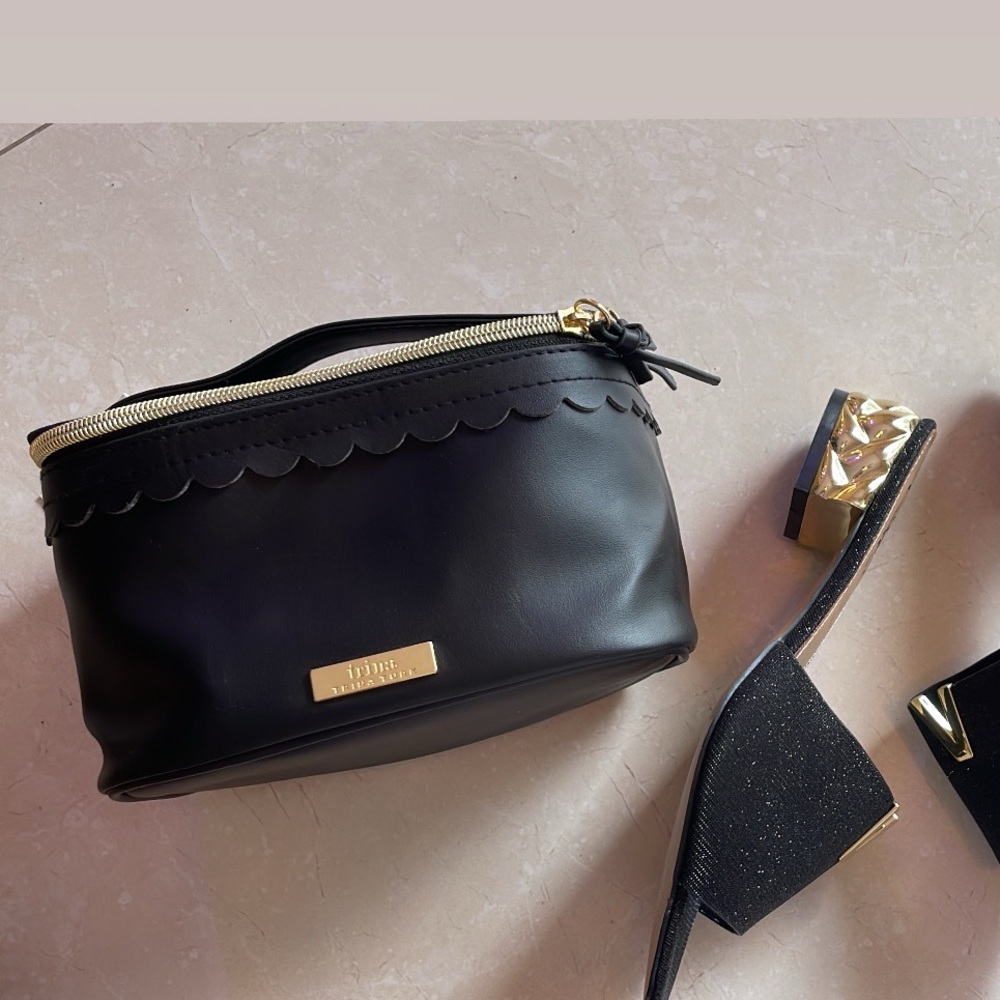 Trina Turk NWT Vanity Makeup Cosmetic Case Train Bag